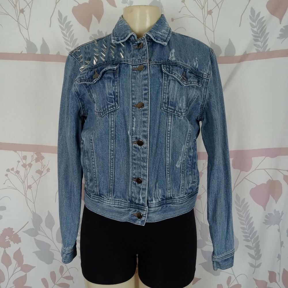Forever21 premium denim Spike shoulder back distressed Jean jacket size‎ Small